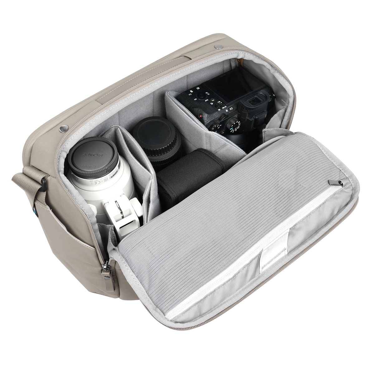 Vanguard VEO Metro S9L Shoulder Bag Cream