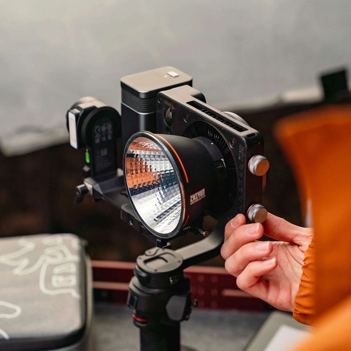 Zhiyun Molus X100RGB COB Light Pro Set
