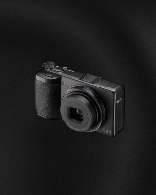 Ricoh GR IV 3/4