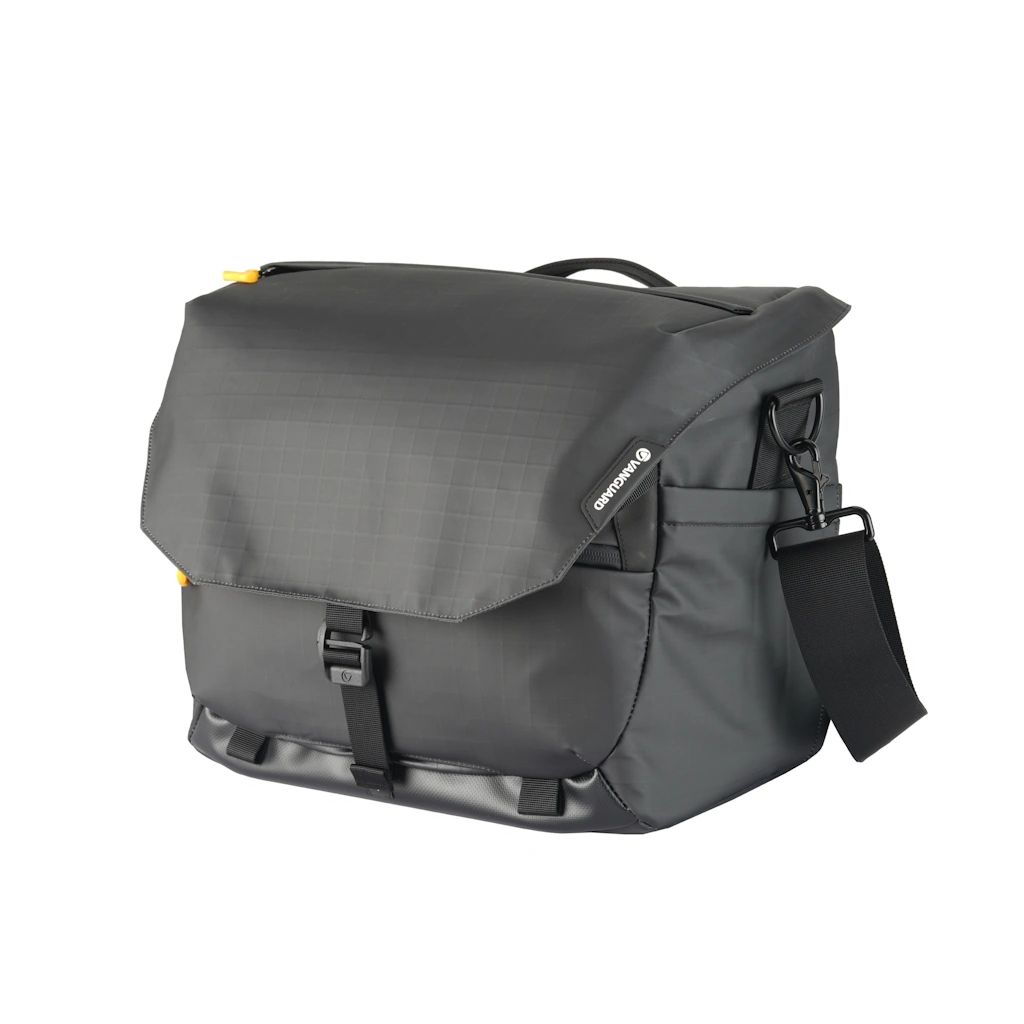 Vanguard ALTA ADVENTURE Messenger Bag 25L - Black