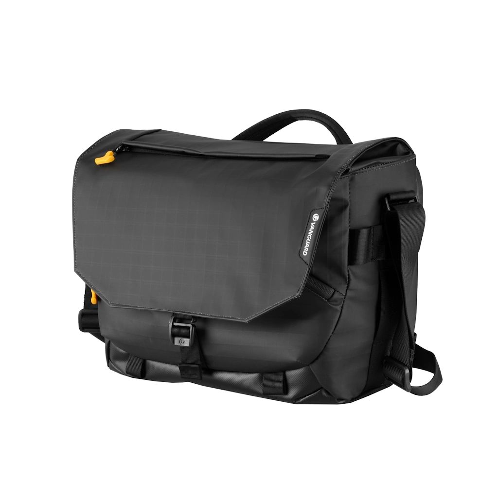 Vanguard ALTA ADVENTURE Messenger Bag 12L - Black