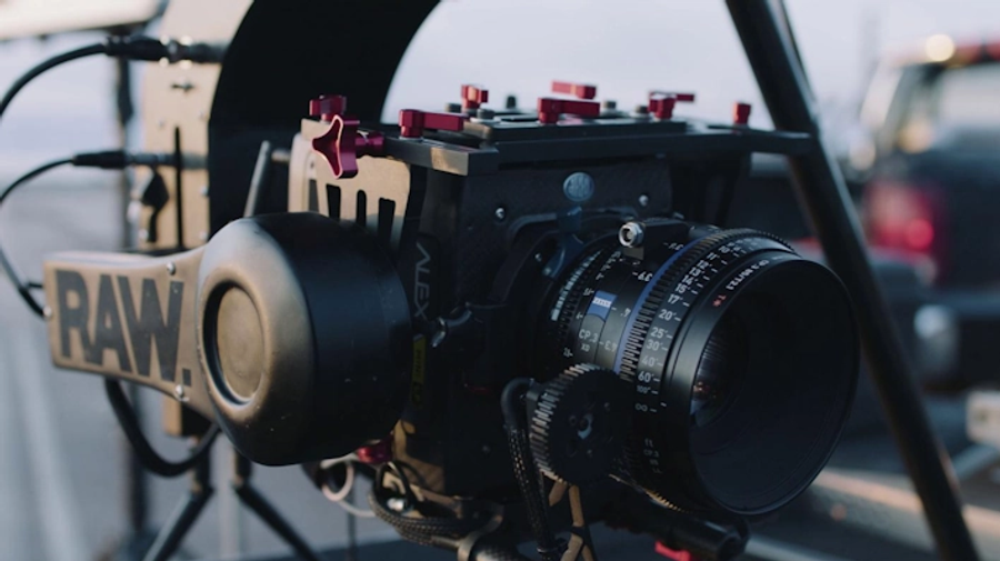 Zeiss CP.3 100mm/T2.1 Feet Compact Prime Cine Lens for PL Mount with eXtended Data