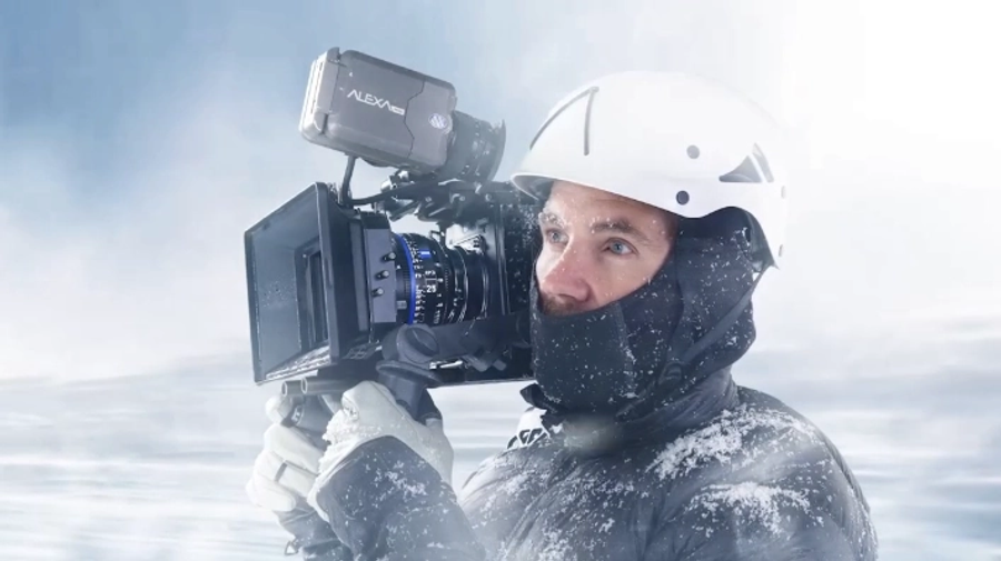 Zeiss CP.3 100mm/T2.1 Feet Compact Prime Cine Lens for PL Mount with eXtended Data